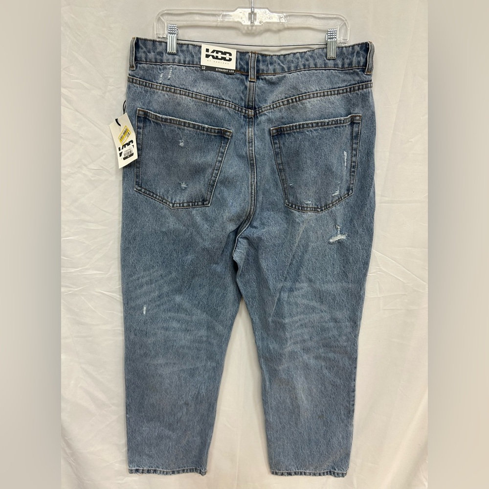 Light Wash Straight Leg Womens Jeans - Picture 12 of 12